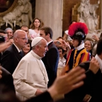 Papst will sich mit sensationeller Öffnung der Kirche über Synode hinwegsetzen